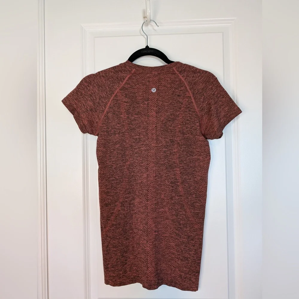 Lululemon Swiftly Tech Short Sleeve 2.0 Flare / Black Size 6